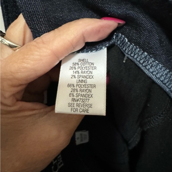 Croft & Barrow - the Effortless Stretch Skort Dark Wash Denim- size 12 - NWT - Picture 4 of 9